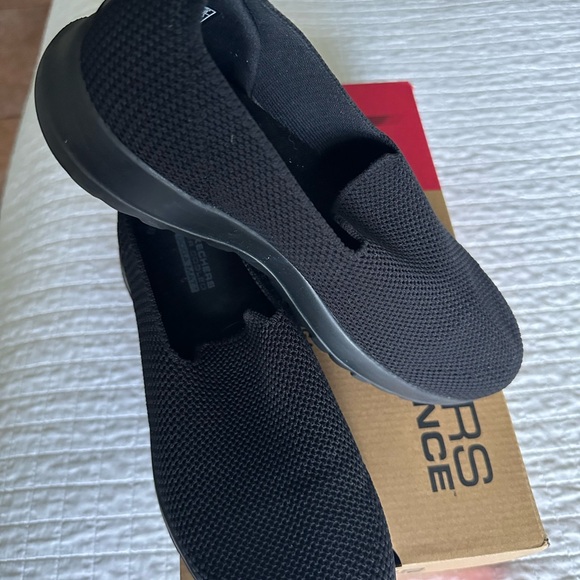 Skechers Women's Go Walk Sneaker slip on sneakers. Size 7 - Picture 2 of 12